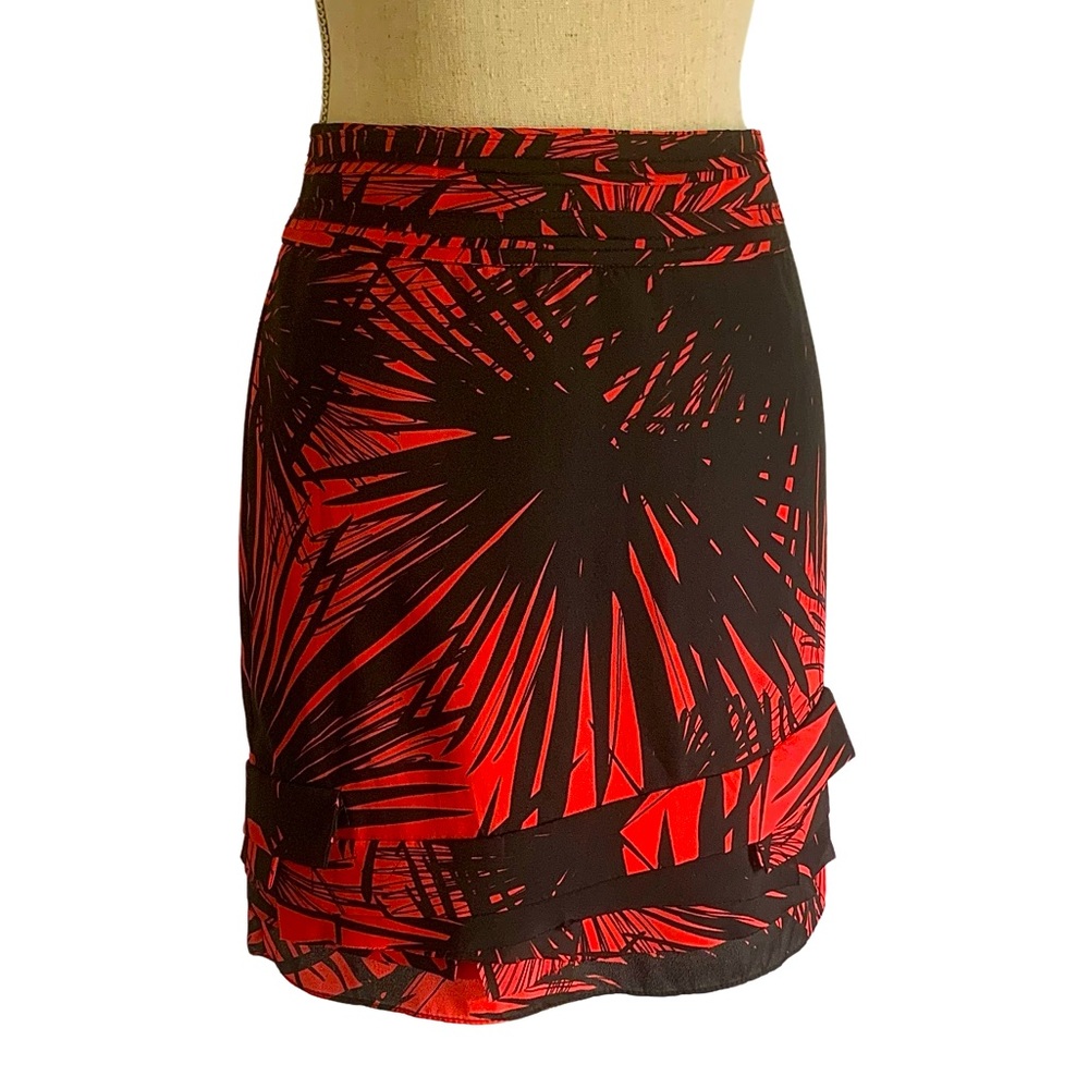 💰SOLD💰💵 The Limited Red & Black Palm Skirt with Tapered Bottom